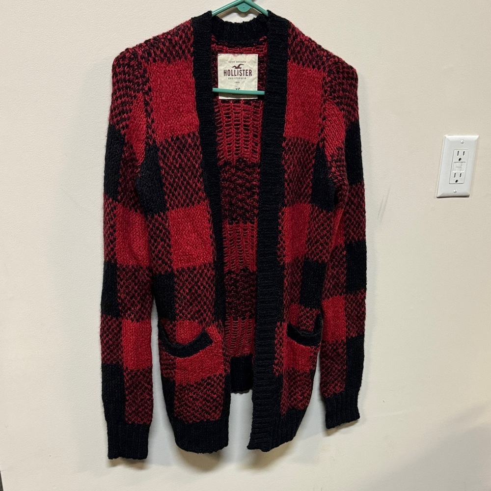 Hollister Women’s Red and Black Checkered Cardigan
